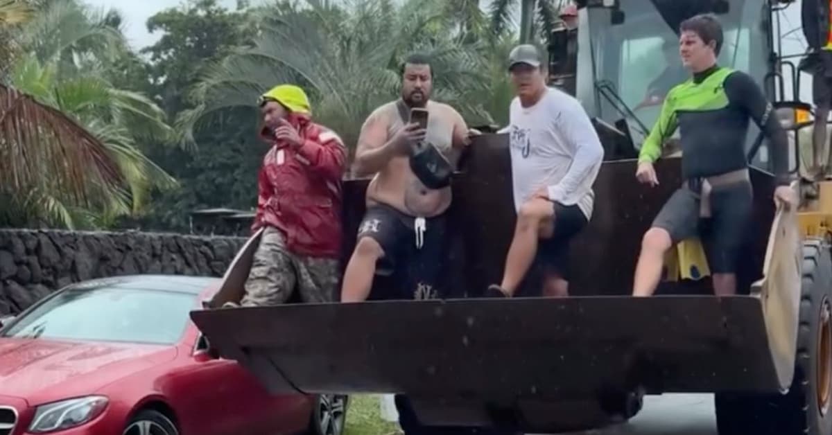 Hawaii neighbors use tractor to rescue 98-year-old from flood